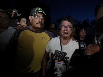 Familiares esperan hoy noticias de los mineros atrapados tras el derrumbe en una mina de carbón en el municipio de Sabinas, Estado de Coahuila (México).