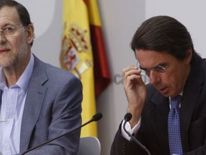 El presidente del Gobierno, Mariano Rajoy, y el expresidente Jos&eacute; Mar&iacute;a Aznar, en el campus de FAES. 