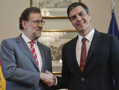 Mariano Rajoy y Pedro S&aacute;nchez, durante la reuni&oacute;n mantenida sobre la investidura. 