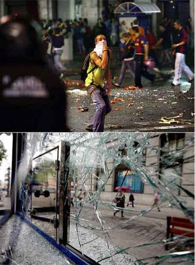 Arriba, uno de los jóvenes que participaron en los enfrentamientos con la policía, en el centro de Barcelona. Abajo, un puesto de la ONCE, cerca de la plaza de Catalunya, que quedó destrozado. / carles ribas