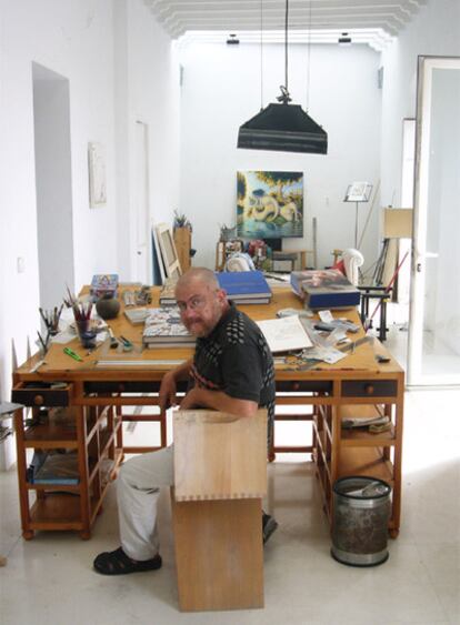 Guillermo Pérez Villalta, en su estudio de Tarifa.