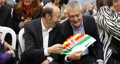 Alfredo Pérez Rubalcaba y José Antonio Griñán, en un acto electoral.