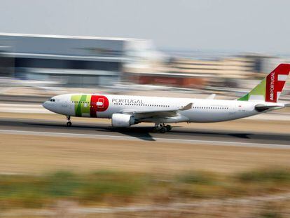 Un avión de TAP aterriza en el aeropuerto de Lisboa el pasado septiembre.