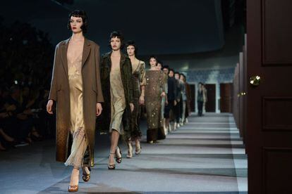 Louis Vuitton  Moda, Abrigos, Trajes