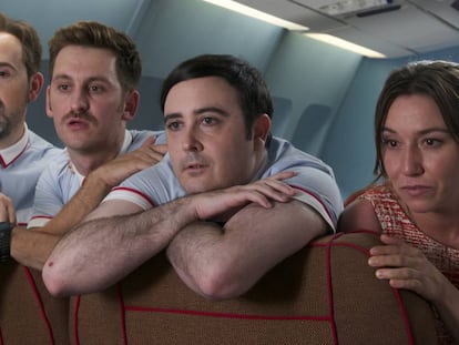 En la película 'Los amantes pasajeros', un avión debe realizar un aterizaje de emergencia debido a un fallo técnico. Sin embargo, aunque cueste creerlo, aún pueden ocurrir cosas más fuertes que esta en un avión.