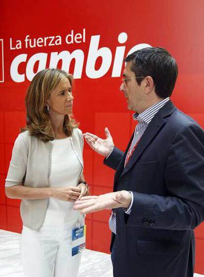 Cristina Garmendia y Patxi López, en el congreso del PSOE.