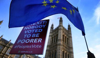 Manifestantes a favor de la Unión Europea (UE), ante Westminster (Londres).