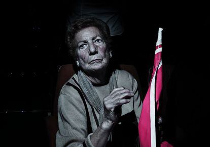 Una mujer en un mitin del PSOE en 2011.