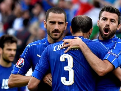 Bonucci, Chiellini y Barzagli, tras vencer a Suecia.