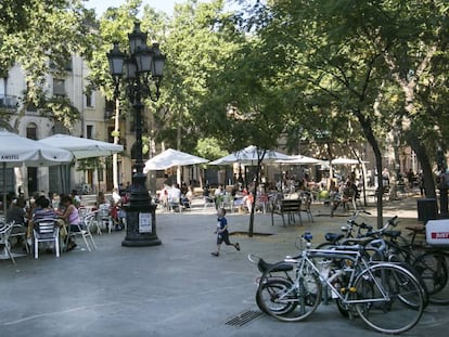 Imatge de la Plaça d'Osca plena de terrasses.