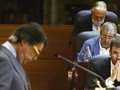 Ignacio Gonz&aacute;lez, en el &uacute;ltimo debate del estado de la regi&oacute;n en la Asamblea de Madrid, con Tom&aacute;s G&oacute;mez, Gregorio Gordo y Luis de Velasco en sus esca&ntilde;os.