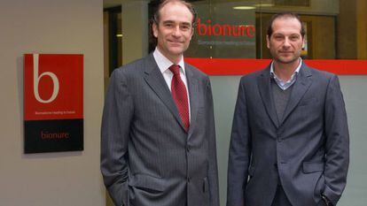 El investigador Pablo Villoslada (izquierda) y Albert G. Zamora, fundadorde Bionure.