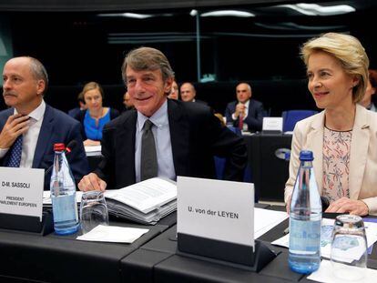 La presidenta electa de la Comisión Europea, Ursula von der Leyen, y el presidente del Parlamento Europeo, David Sassoli (centro), en una rueda de prensa el pasado 19 de septiembre.