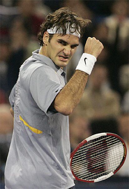 Federer celebra un tanto durante el partido de hoy ante Nadal.