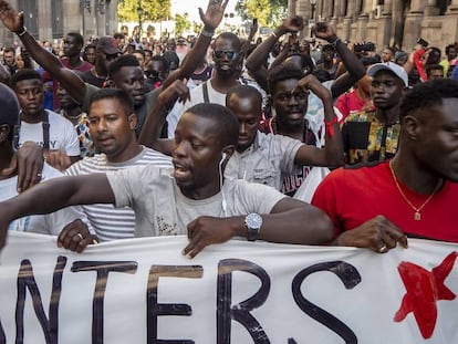 Manifestació de manters pel centre de Barcelona aquest divendres.