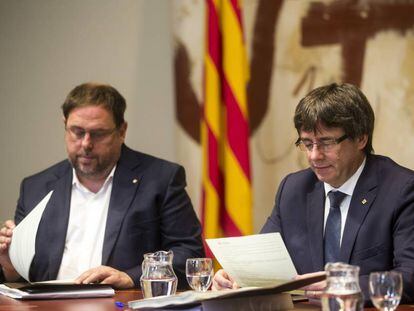 El presidente de la Generalitat, Carles Puigdemont, y su vicepresidente, Oriol Junqueras.