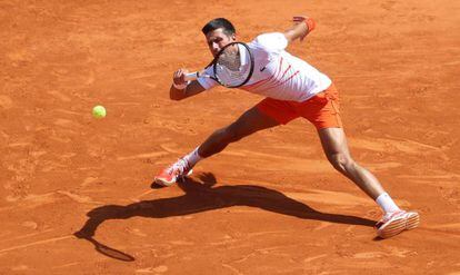 Djokovic, durante el partido contra Medvedev en Montecarlo.