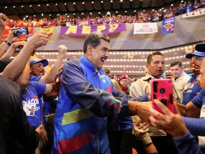 Nicolás Maduro a su llegada a la ceremonia de aceptación de la nominación del Gran Polo Patriótico, este miércoles en Caracas (Venezuela).