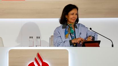 La presidenta del Banco Santander, Ana Botín, durante una rueda de prensa en Madrid.