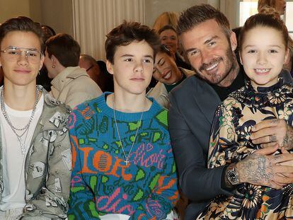 David Beckham con tres de sus hijos en 2020: Romeo, Cruz y Harper, de izquierda a derecha.