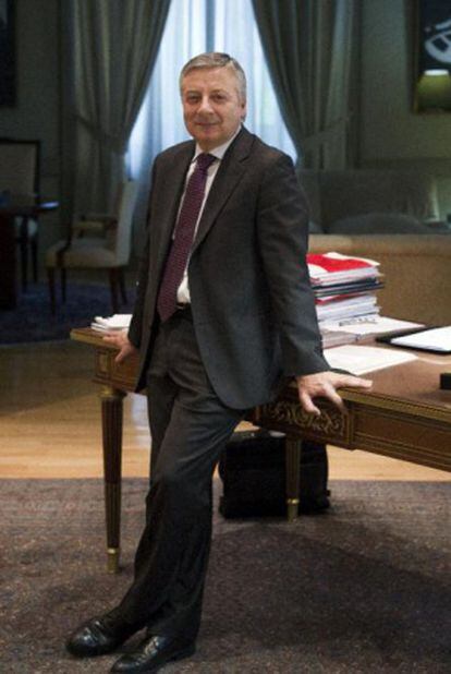 El ministro Blanco, en su despacho.
