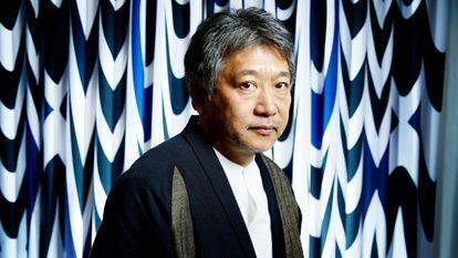 Hirokazu Kore-eda (是枝 裕和, Koreeda Hirokazu), né le 6 juin 1962 à Tokyo, est un réalisateur japonais.