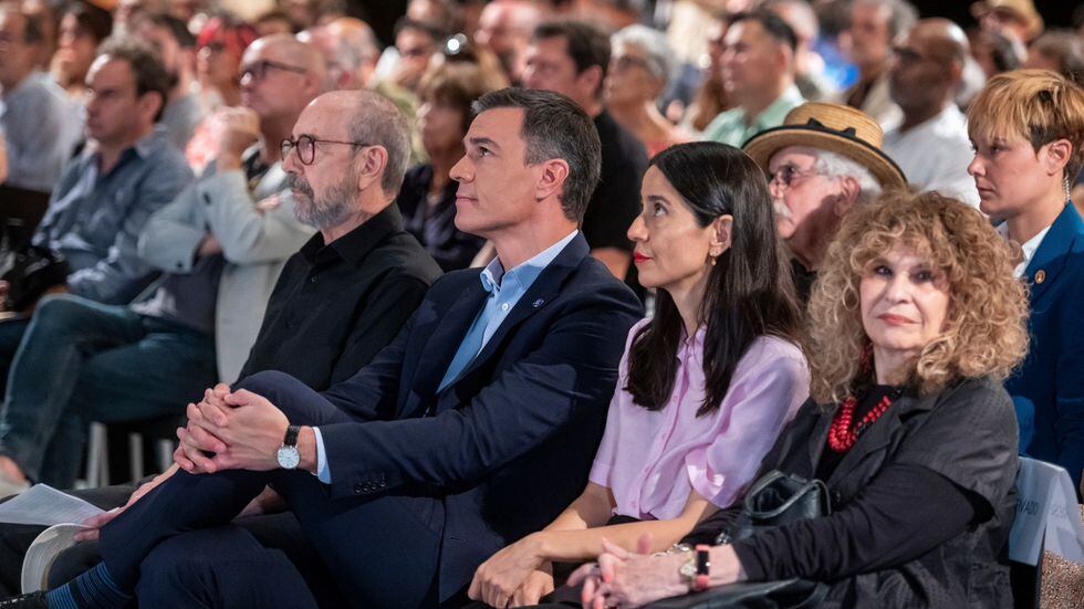 El presidente del Gobierno, Pedro Sánchez, asiste a un acto en apoyo de la cultura, este viernes en el Círculo de Bellas Artes de Madrid.  de Bellas Artes de Madrid. EFE/ Fernando Villar