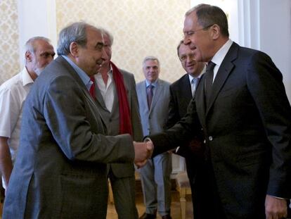 Sergey Lavrov recibe al opositor sirio Michel Kilo en Moscú.