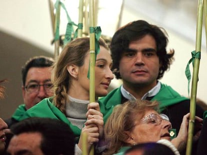 Juan Jos&eacute; G&uuml;emes, junto a su mujer, Andrea Fandra, en una romer&iacute;a de La Magdalena, en Castell&oacute;n