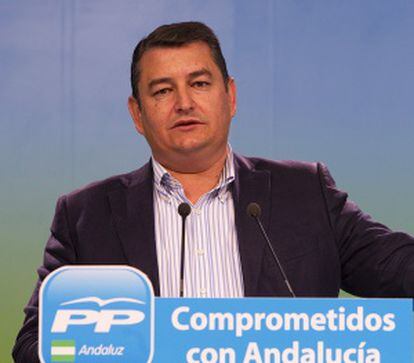 Antonio Sanz en la rueda de prensa del PP.