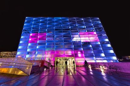 Entrada del Ars Electronica Center, en la ciudad de Linz.