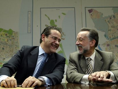 El concejal de urbanismo del Ayuntamiento de Valencia, Jorge Bellver y el concejal de Grandes Proyectos del mismo, Alfonso Grau, en una imagen de 2007.
