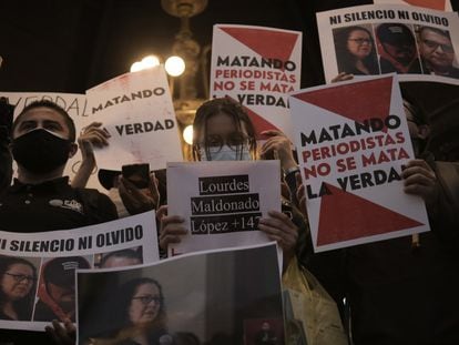Un grupo de periodistas contra la violencia, en la Plaza de Armas de Guadalajara, el pasado 25 de enero.