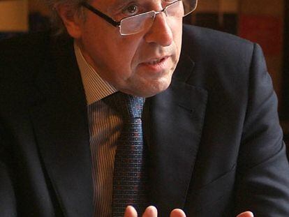 Miguel Ángel Cadenas en su despacho del Tribunal Superior