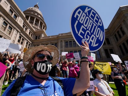 Una manifestación en favor de los derechos de las mujeres en Austin, celebrada en mayo de 2022 ante el Congreso estatal.