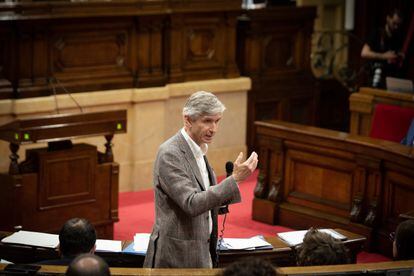 El consejero de Salud, Josep Maria Argimon, interviene en un pleno del Parlament.