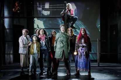 Una escena del musical 'Beyond the Fence'.