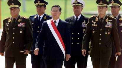 El expresidente de Perú Alberto Fujimori, durante un acto militar en Lima.