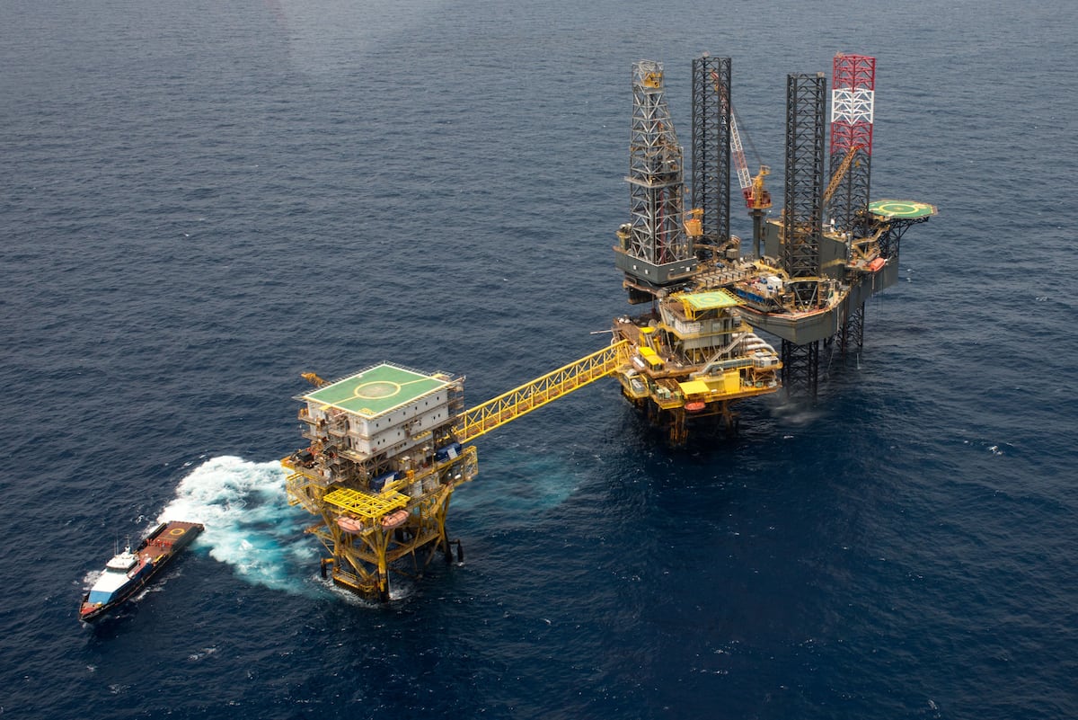 Dos desaparecidos tras accidente de helicóptero que se dirigía a una plataforma de Pemex en la sonda de Campeche