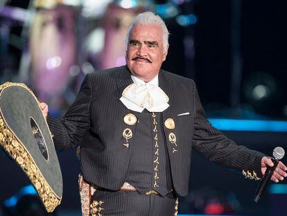 Vicente Fernández, durante un concierto en 2015.