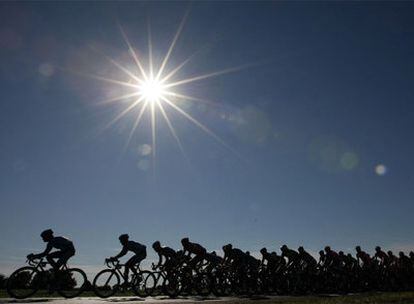 Imagen del pelotón en una de las largas y cálidas etapas de la última edición del Tour de Francia.