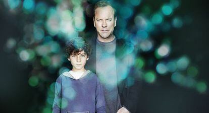 Los actores David Mazouz y Kiefer Sutherland, en una imagen promocional de 'Touch'