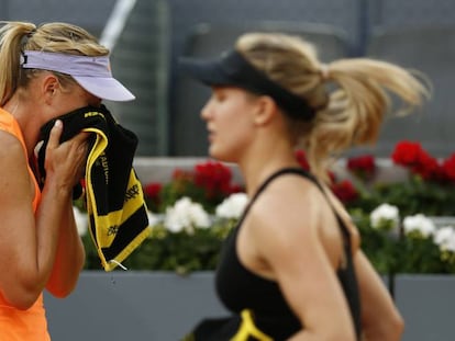 Sharapova y Bouchard, durante una pausa del partido.