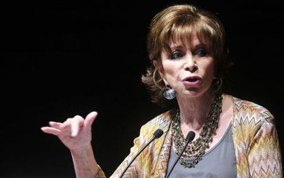 Isabel Allende, durante una conferencia en 2012. 