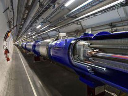 Reconstrucci&oacute;n en tres dimensiones del t&uacute;nel del LHC y lo simanes superconductores que aceleran los dos haces de protones