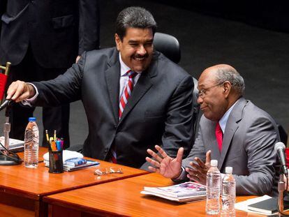 Maduro, junto al vicepresidente Arist&oacute;bulo Ist&uacute;riz.