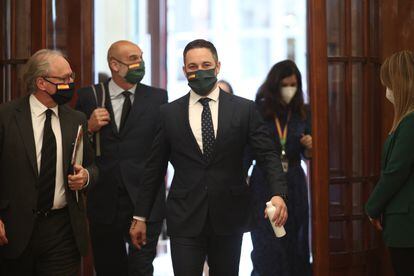 Santiago Abascal, protegido con mascarilla, a su llegada al pleno del Congreso del pasado miércoles.