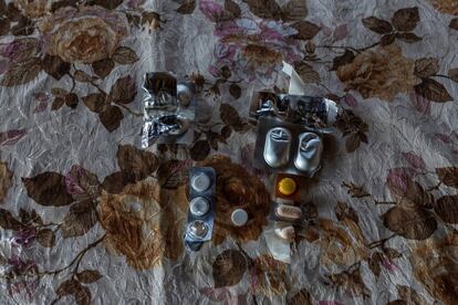 Estos son los medicamentos de Cristian Molina contra la tuberculosis. Le han prescrito 11 pastillas diarias, siete por la mañana y cuatro por la noche, que a menudo le dan dolor de estómago.