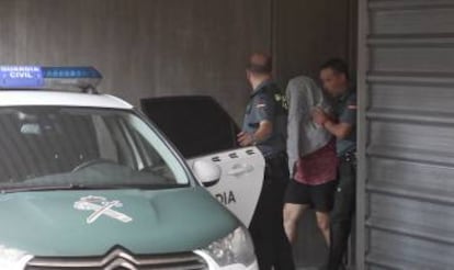 La presunta incendiaria de Cerceda es llevada a prisión después de negarse a declarar en el juzgado el sábado 13.