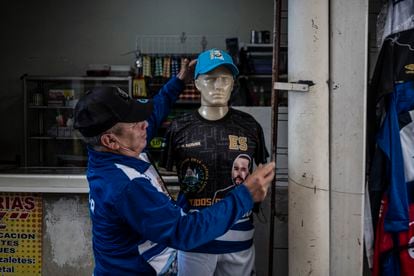 A place with t-shirts with the face of President Nayib Bukele, in the center of San Salvador.